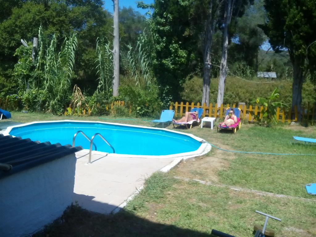 Georgina Family Apartments Mesongí Esterno foto