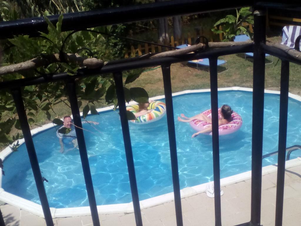 Georgina Family Apartments Mesongí Esterno foto