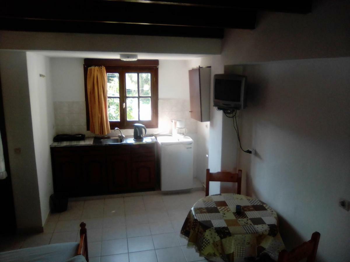 Georgina Family Apartments Mesongí Esterno foto