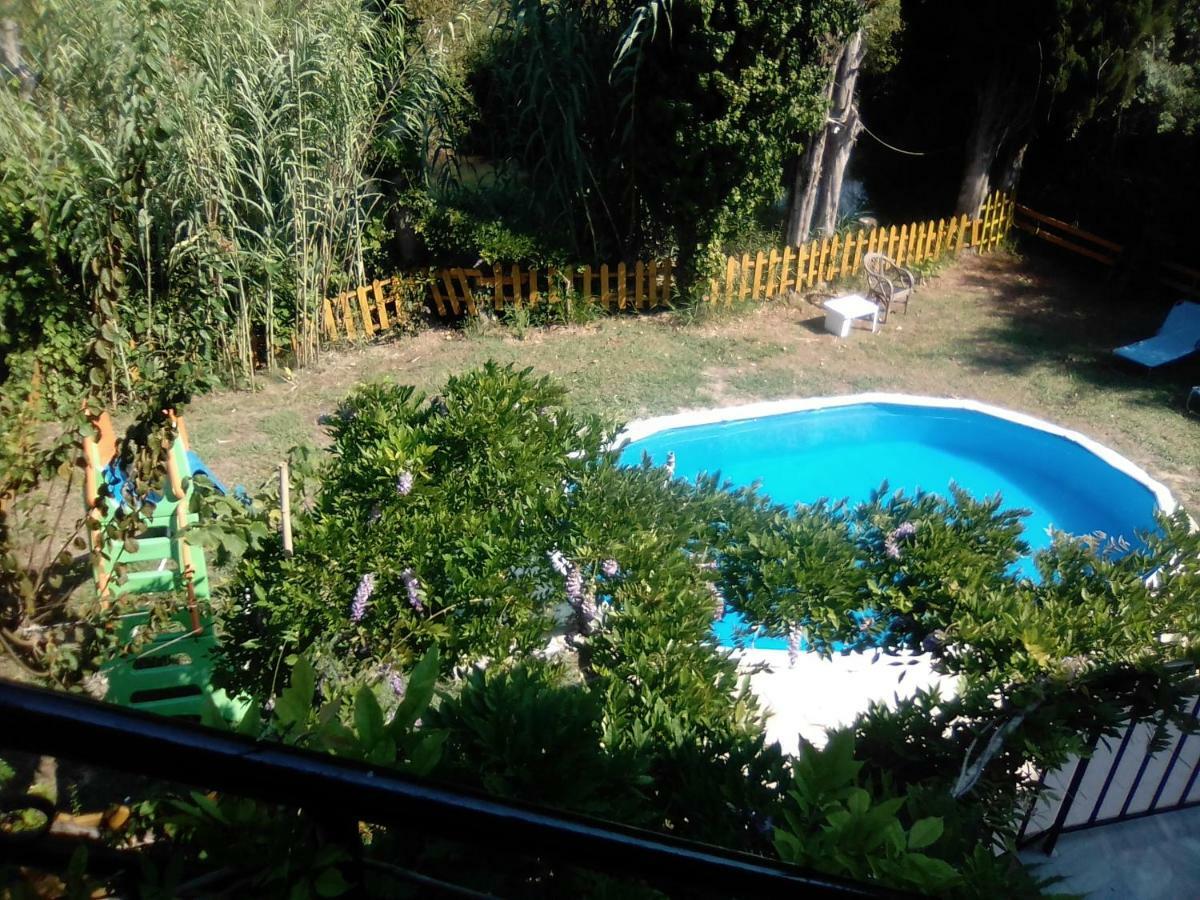 Georgina Family Apartments Mesongí Esterno foto